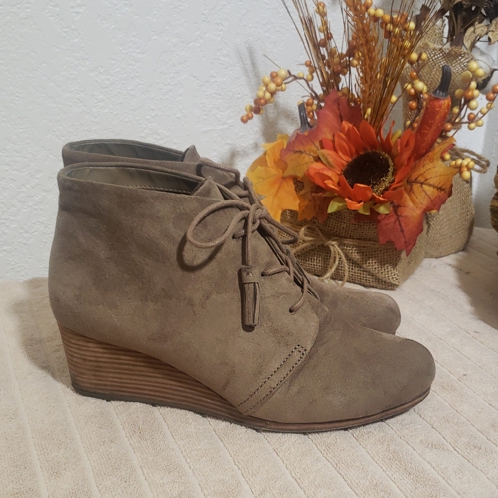 Women's Tan Wedge Ankle Boots Booties Size 10W